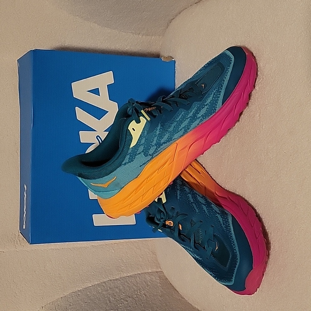 HOKA ONE ONE Speedgoat 5 Women's Size 9